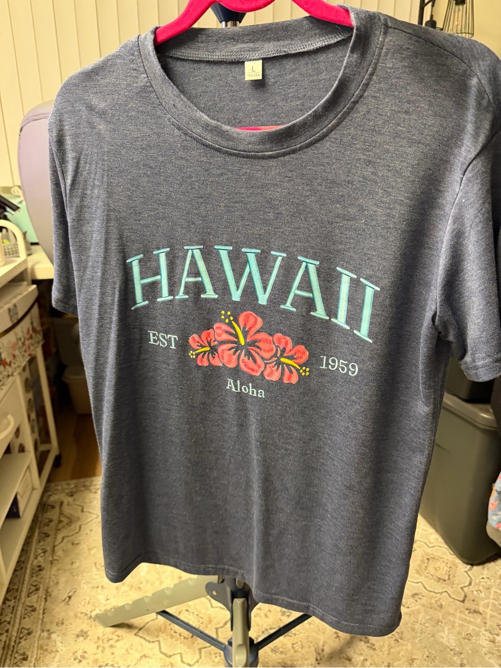 New Women’s size large Hawaii Aloha Graphic Tee - Navy Blue